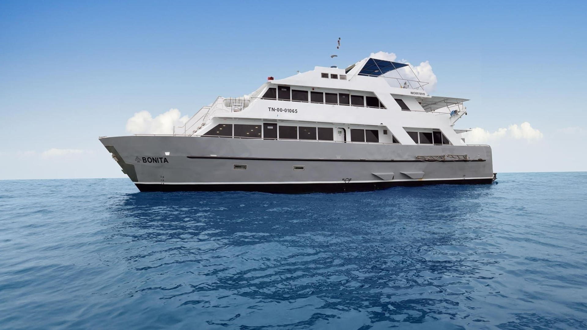 Bonita Yacht Galápagos expedition cruise