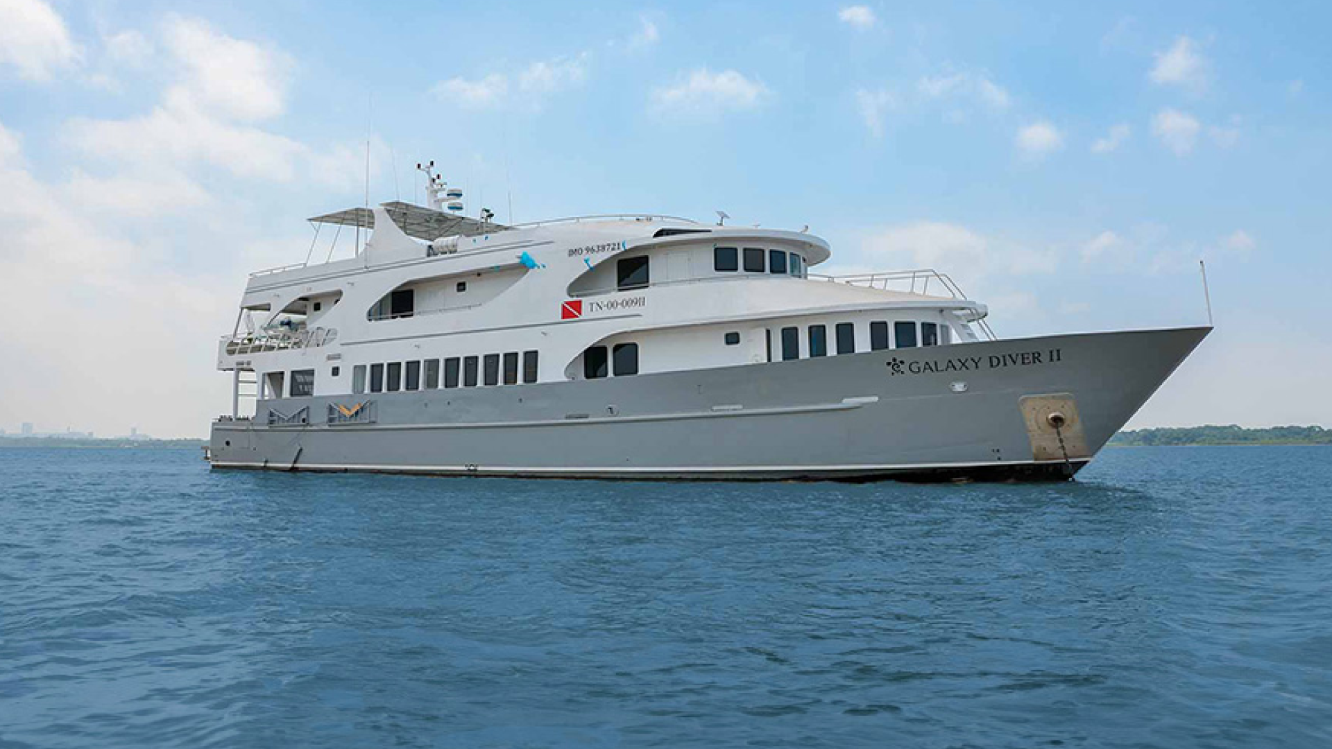 Galaxy Diver II Galápagos diving liveaboard