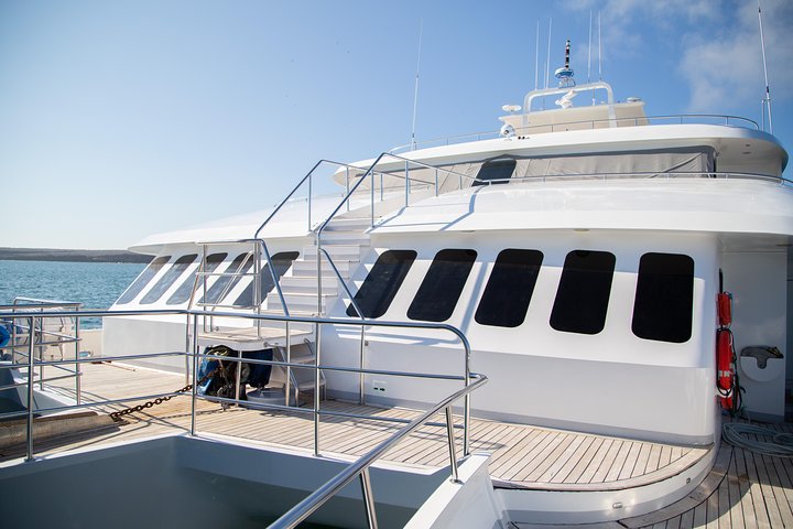Alya Catamaran in the Galápagos